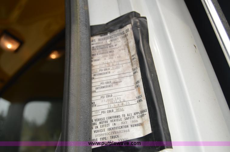 image for item F8354 1997 Ford F800 dump truck