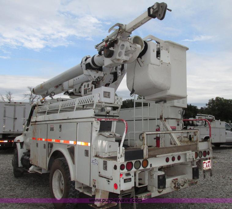 image for item G9935 2006 ALTEC L42M Boom lift on Reading Truck Body