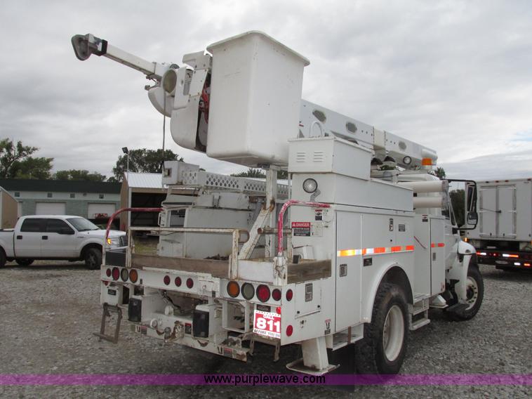 image for item G9935 2006 ALTEC L42M Boom lift on Reading Truck Body