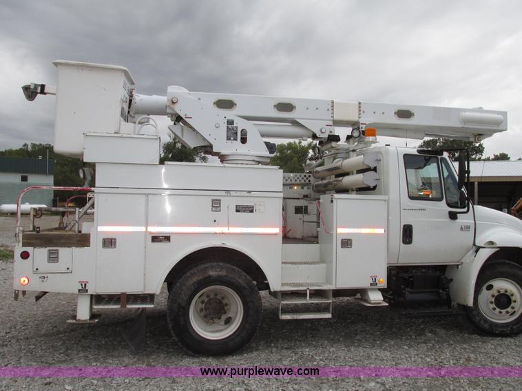 image for item G9935 2006 ALTEC L42M Boom lift on Reading Truck Body