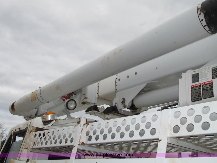 image for item G9935 2006 ALTEC L42M Boom lift on Reading Truck Body