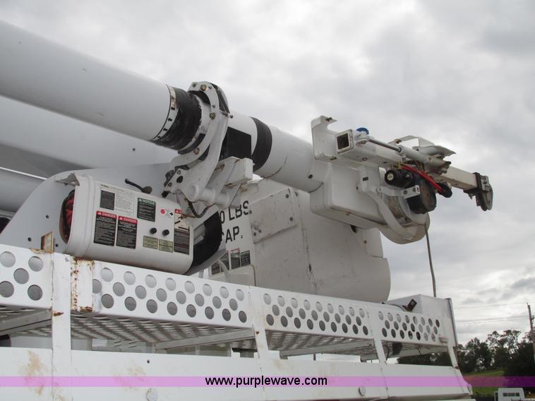 image for item G9935 2006 ALTEC L42M Boom lift on Reading Truck Body