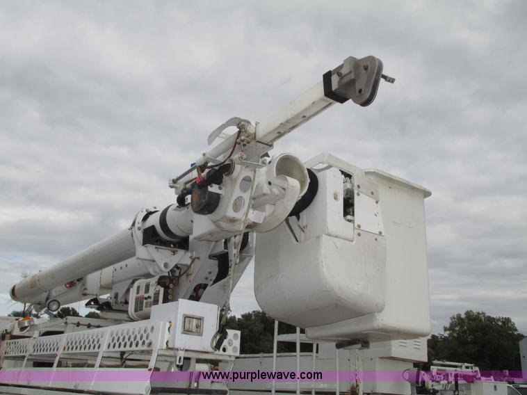 image for item G9935 2006 ALTEC L42M Boom lift on Reading Truck Body