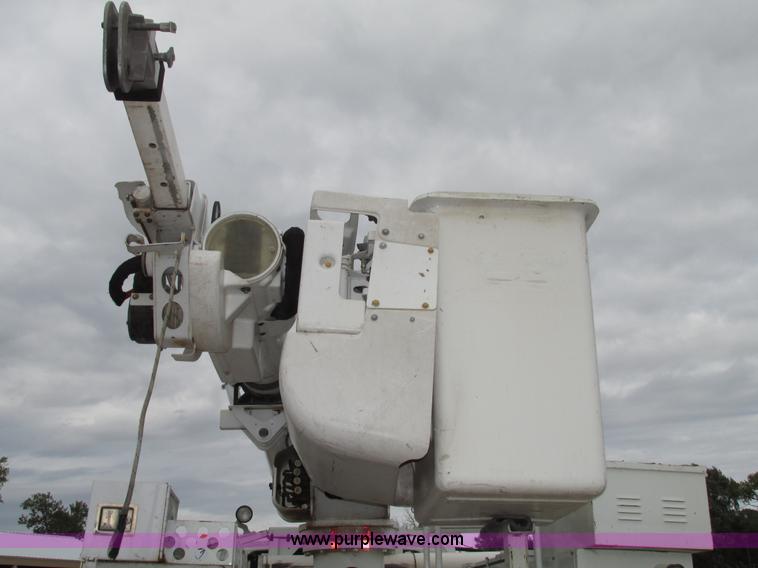 image for item G9935 2006 ALTEC L42M Boom lift on Reading Truck Body