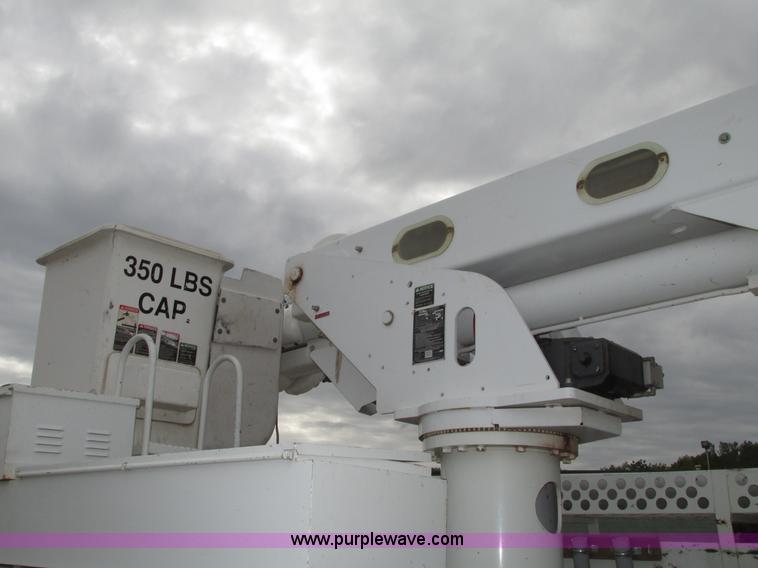 image for item G9935 2006 ALTEC L42M Boom lift on Reading Truck Body