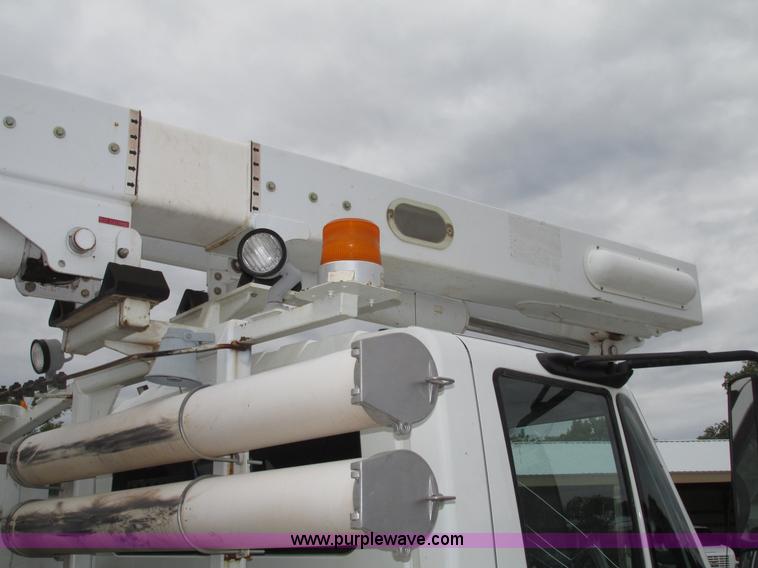 image for item G9935 2006 ALTEC L42M Boom lift on Reading Truck Body