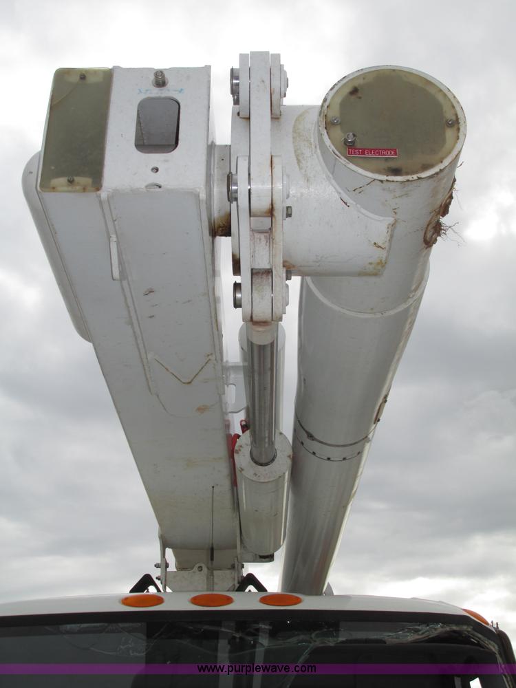 image for item G9935 2006 ALTEC L42M Boom lift on Reading Truck Body