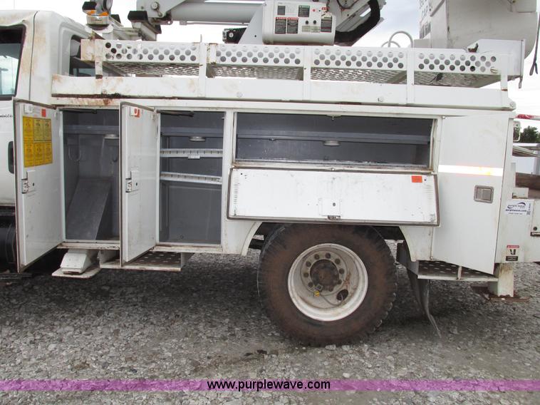 image for item G9935 2006 ALTEC L42M Boom lift on Reading Truck Body