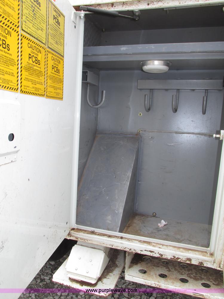 image for item G9935 2006 ALTEC L42M Boom lift on Reading Truck Body