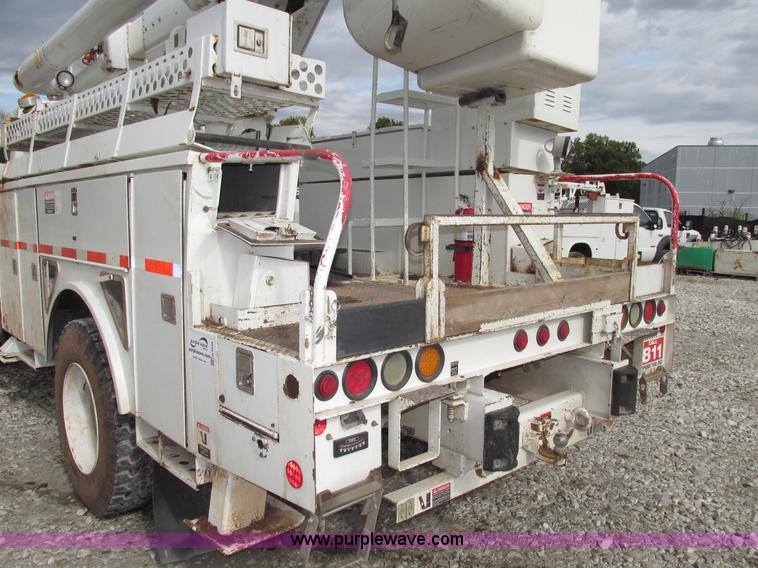 image for item G9935 2006 ALTEC L42M Boom lift on Reading Truck Body