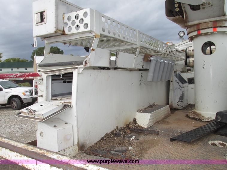 image for item G9935 2006 ALTEC L42M Boom lift on Reading Truck Body