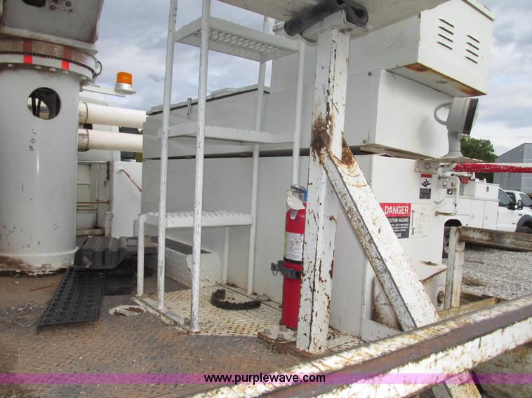 image for item G9935 2006 ALTEC L42M Boom lift on Reading Truck Body