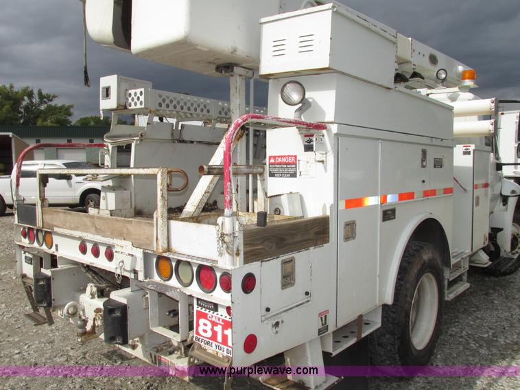 image for item G9935 2006 ALTEC L42M Boom lift on Reading Truck Body