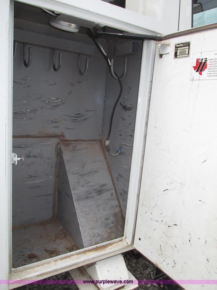 image for item G9935 2006 ALTEC L42M Boom lift on Reading Truck Body