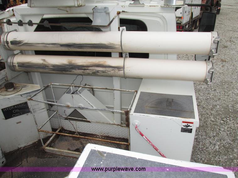 image for item G9935 2006 ALTEC L42M Boom lift on Reading Truck Body