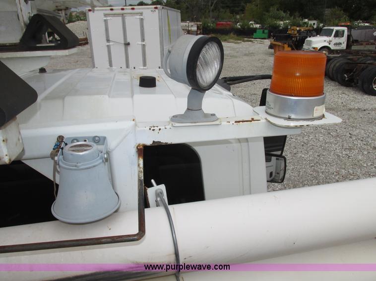 image for item G9935 2006 ALTEC L42M Boom lift on Reading Truck Body