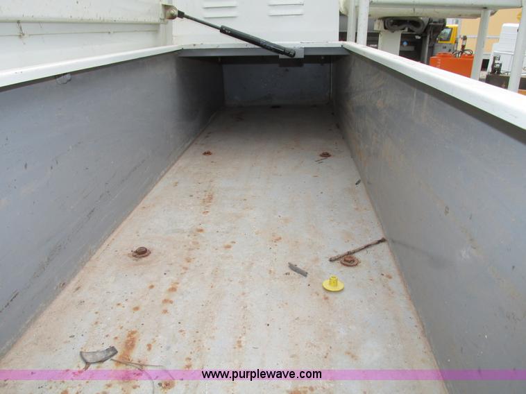 image for item G9935 2006 ALTEC L42M Boom lift on Reading Truck Body