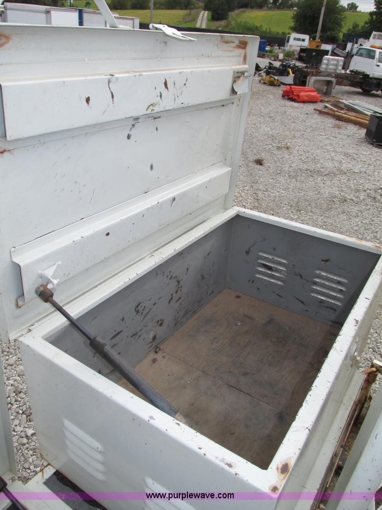 image for item G9935 2006 ALTEC L42M Boom lift on Reading Truck Body