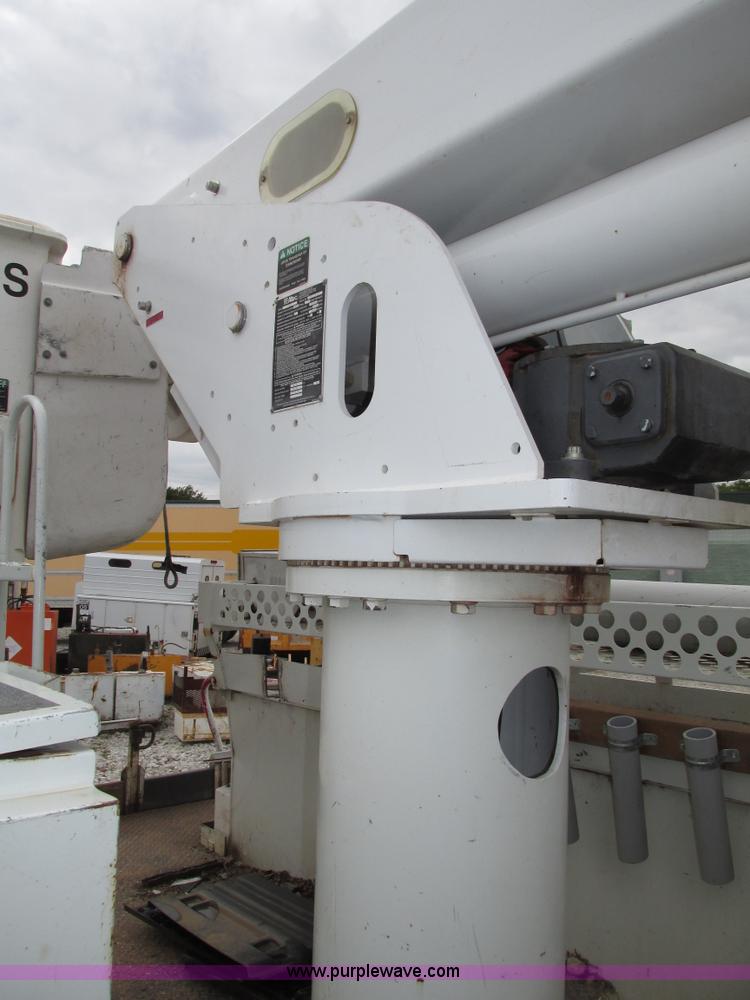 image for item G9935 2006 ALTEC L42M Boom lift on Reading Truck Body