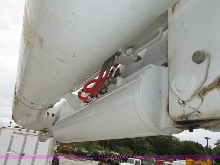 image for item G9935 2006 ALTEC L42M Boom lift on Reading Truck Body