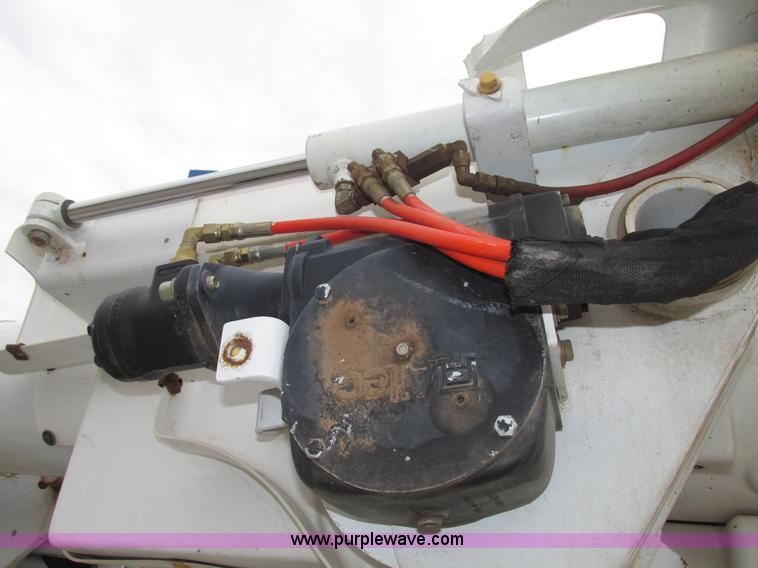 image for item G9935 2006 ALTEC L42M Boom lift on Reading Truck Body