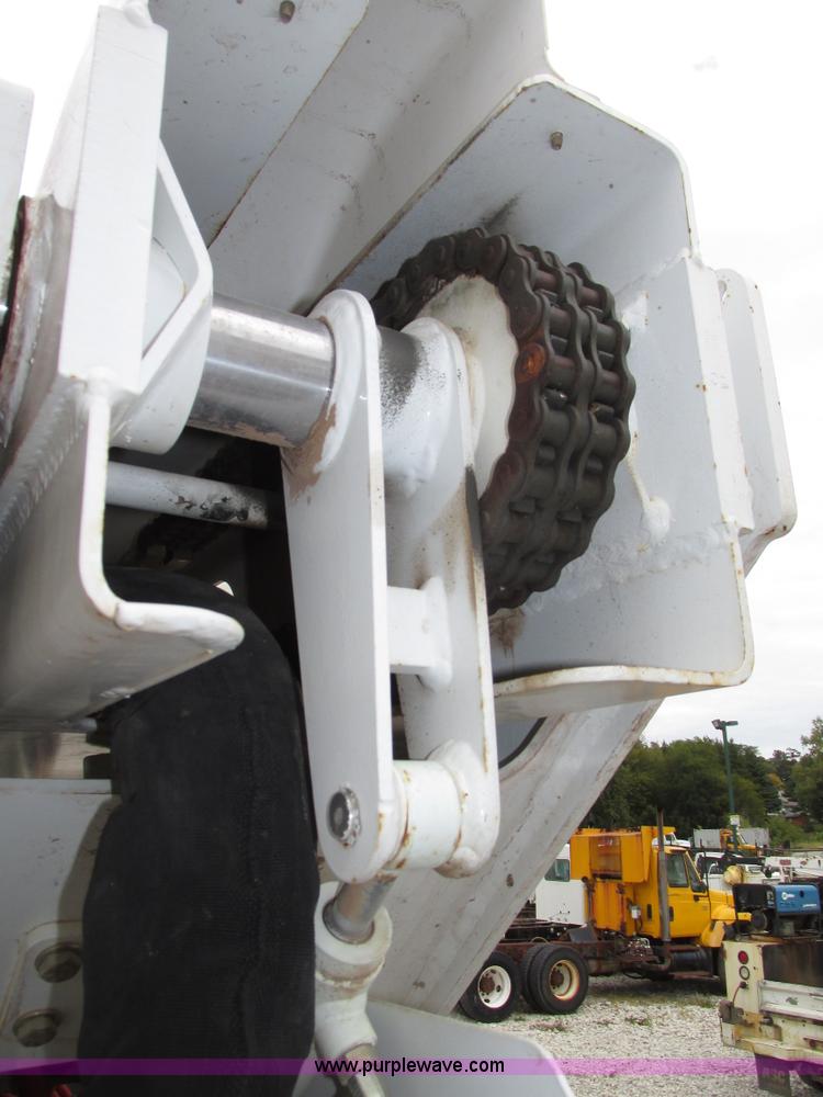 image for item G9935 2006 ALTEC L42M Boom lift on Reading Truck Body