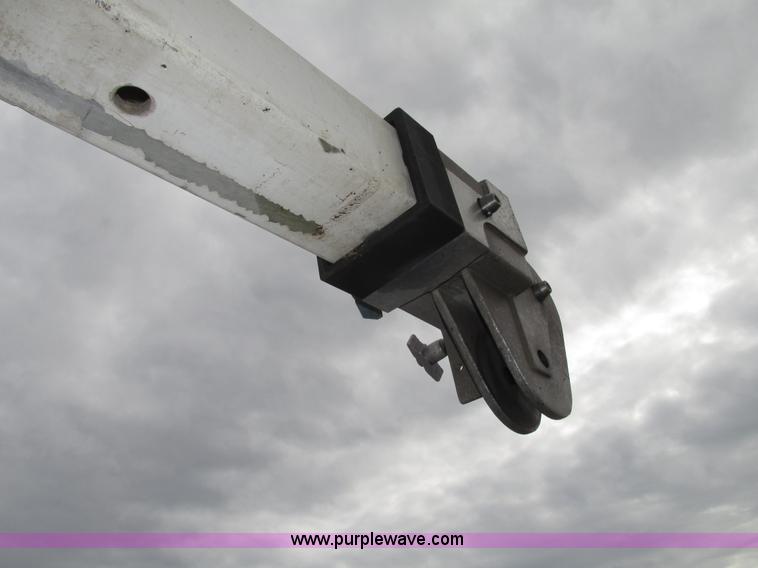 image for item G9935 2006 ALTEC L42M Boom lift on Reading Truck Body