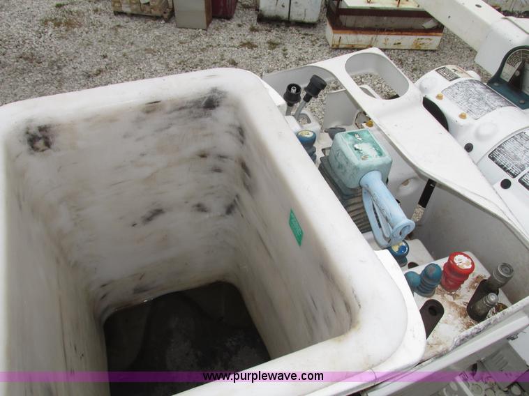 image for item G9935 2006 ALTEC L42M Boom lift on Reading Truck Body