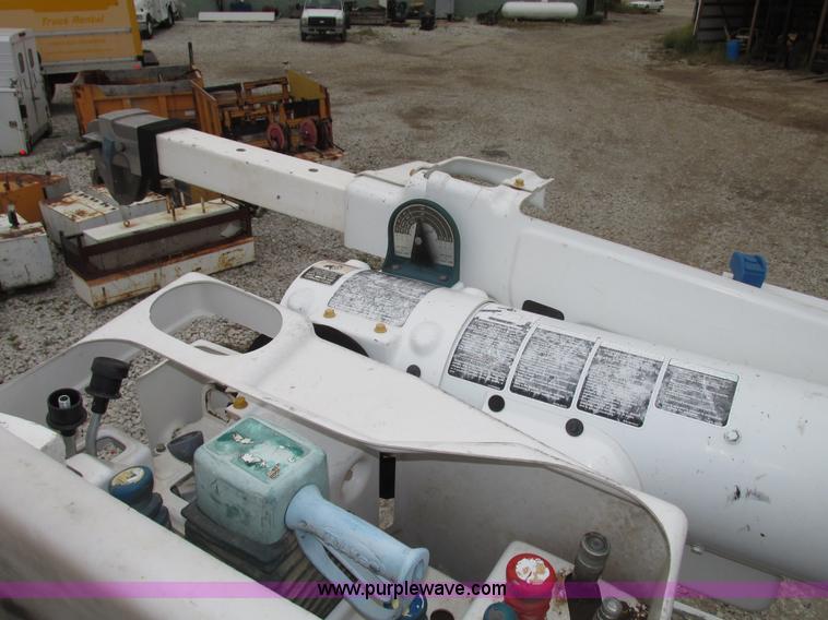 image for item G9935 2006 ALTEC L42M Boom lift on Reading Truck Body