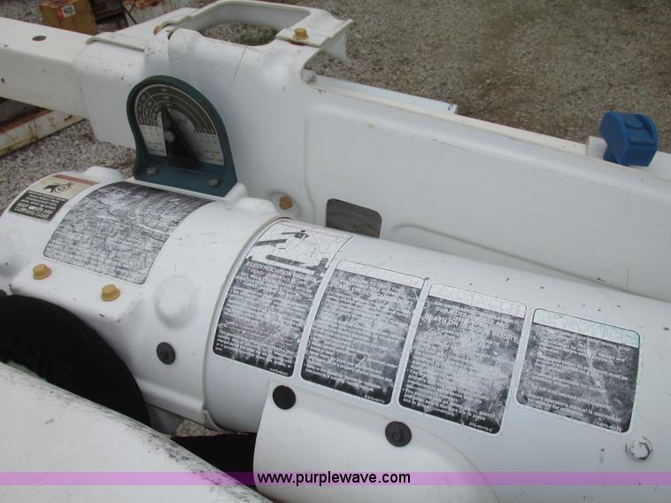 image for item G9935 2006 ALTEC L42M Boom lift on Reading Truck Body