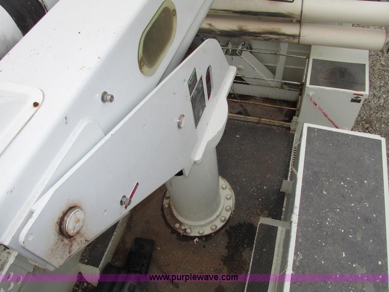 image for item G9935 2006 ALTEC L42M Boom lift on Reading Truck Body