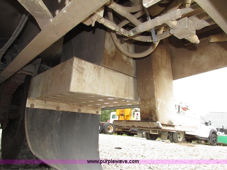 image for item G9935 2006 ALTEC L42M Boom lift on Reading Truck Body