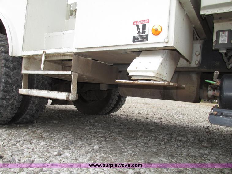 image for item G9935 2006 ALTEC L42M Boom lift on Reading Truck Body