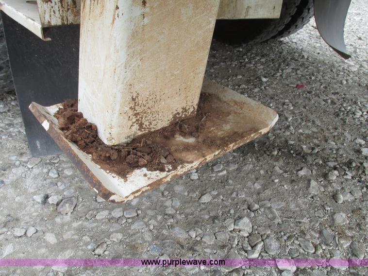 image for item G9935 2006 ALTEC L42M Boom lift on Reading Truck Body