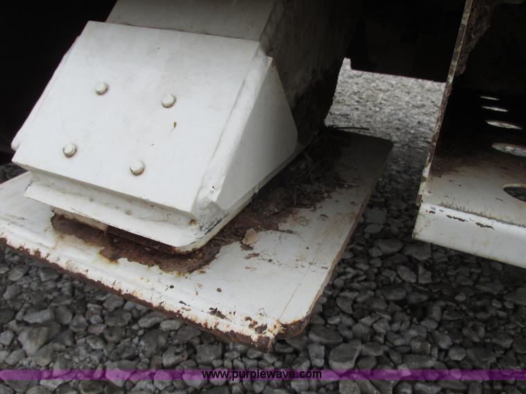 image for item G9935 2006 ALTEC L42M Boom lift on Reading Truck Body