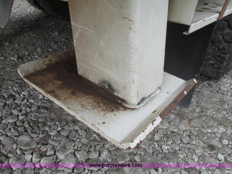 image for item G9935 2006 ALTEC L42M Boom lift on Reading Truck Body