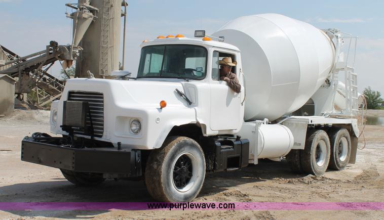 image for item H1696 1998 Mack DM690S mixer truck