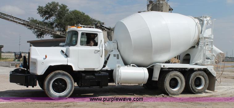 image for item H1696 1998 Mack DM690S mixer truck