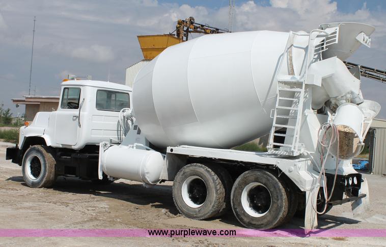 image for item H1696 1998 Mack DM690S mixer truck