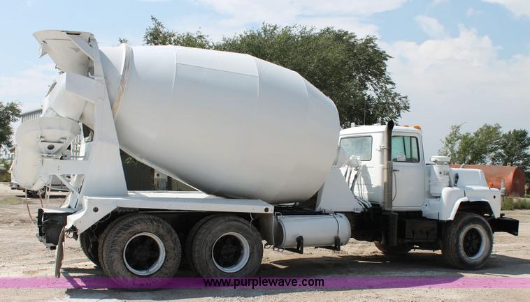 image for item H1696 1998 Mack DM690S mixer truck