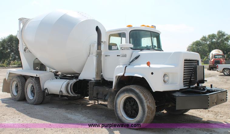 image for item H1696 1998 Mack DM690S mixer truck