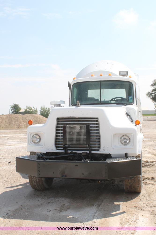 image for item H1696 1998 Mack DM690S mixer truck