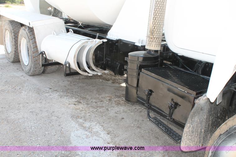 image for item H1696 1998 Mack DM690S mixer truck