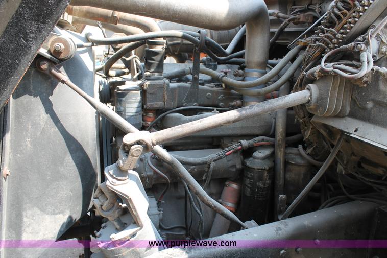 image for item H1696 1998 Mack DM690S mixer truck