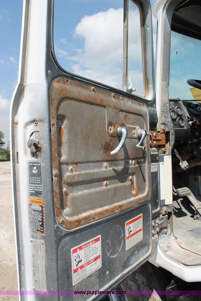 image for item H1696 1998 Mack DM690S mixer truck