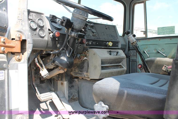 image for item H1696 1998 Mack DM690S mixer truck