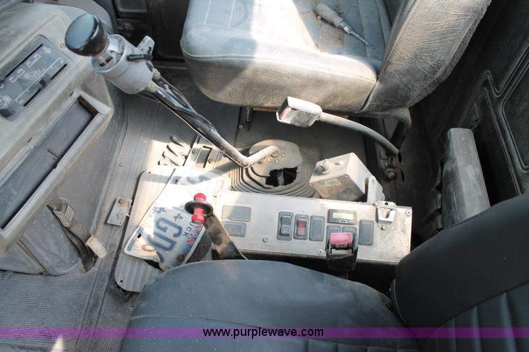 image for item H1696 1998 Mack DM690S mixer truck