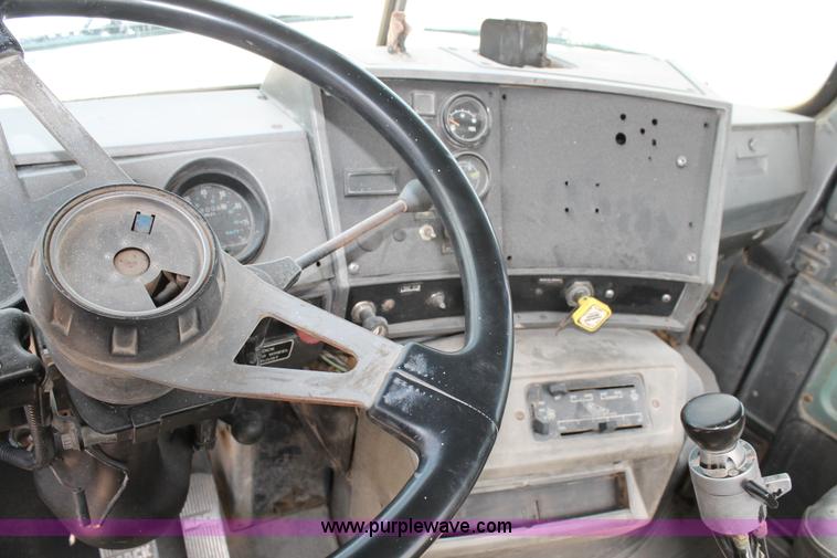 image for item H1696 1998 Mack DM690S mixer truck