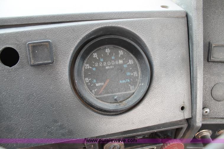 image for item H1696 1998 Mack DM690S mixer truck