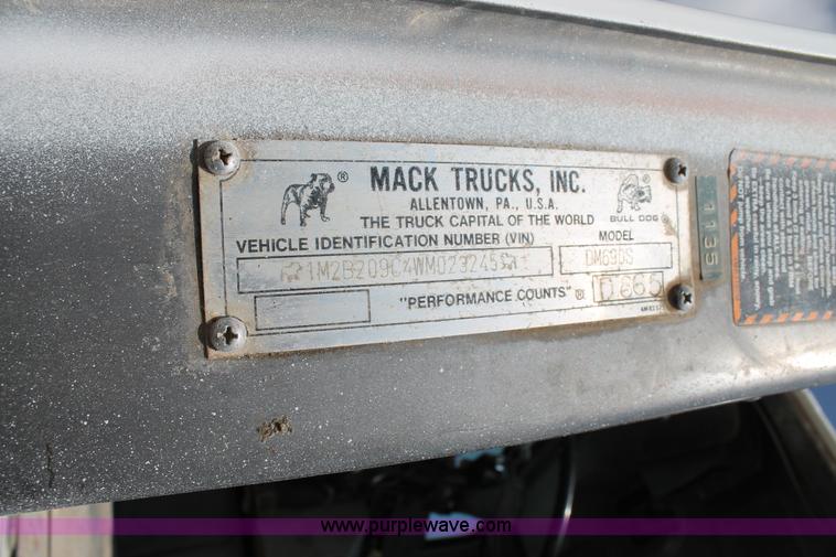 image for item H1696 1998 Mack DM690S mixer truck